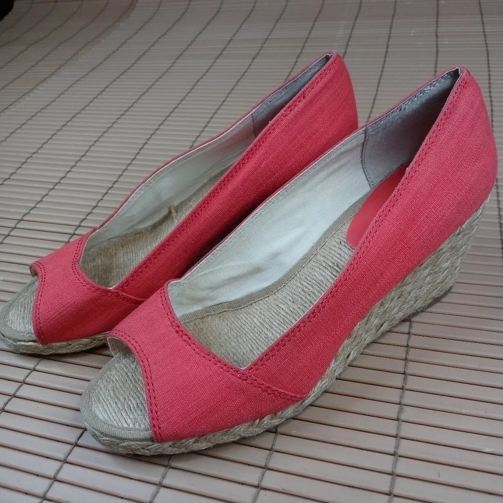 Lucky Brand women's rHot pink fabric espadrille platform sandals. 3